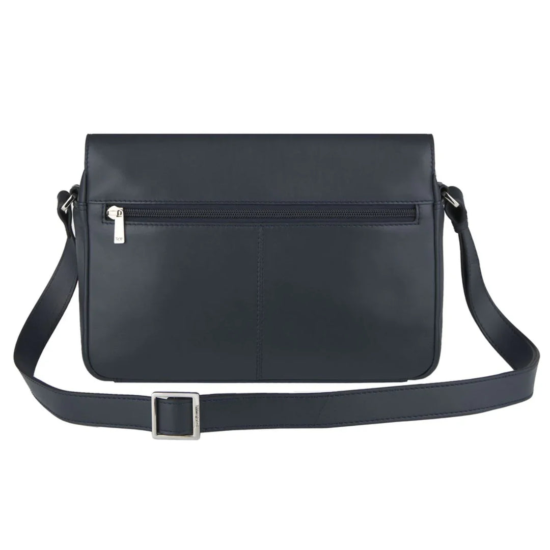 Achterkant van de Riccardo Ferducci grote flap bag in navy #kleur_navy