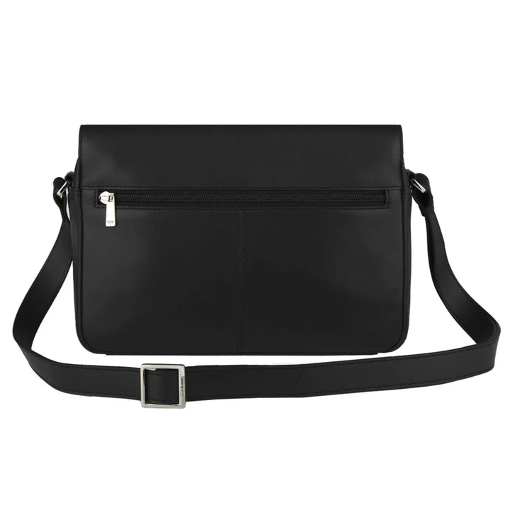 Achterkant van de Riccardo Ferducci grote flap bag in zwart #kleur_zwart