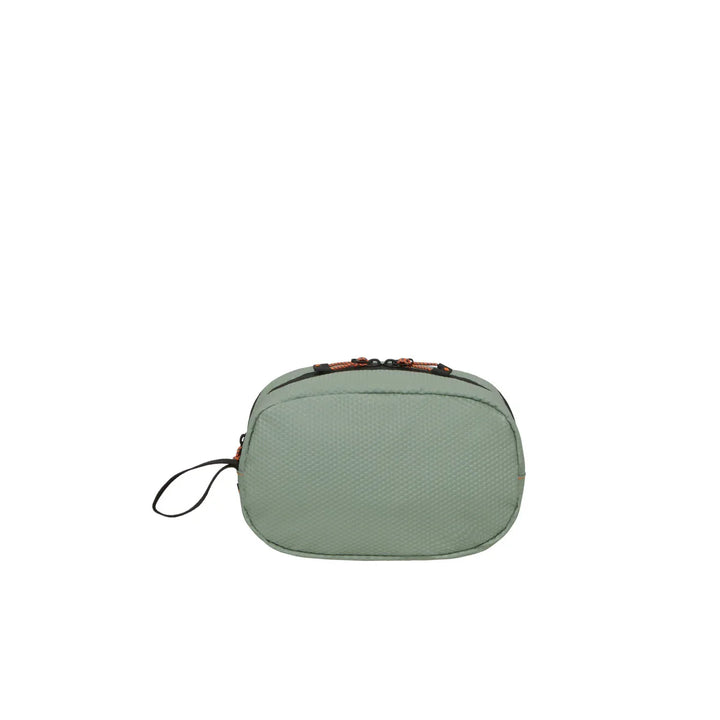 Achterkant van de Ecodiver toilettas in licht-sage #kleur_licht-sage
