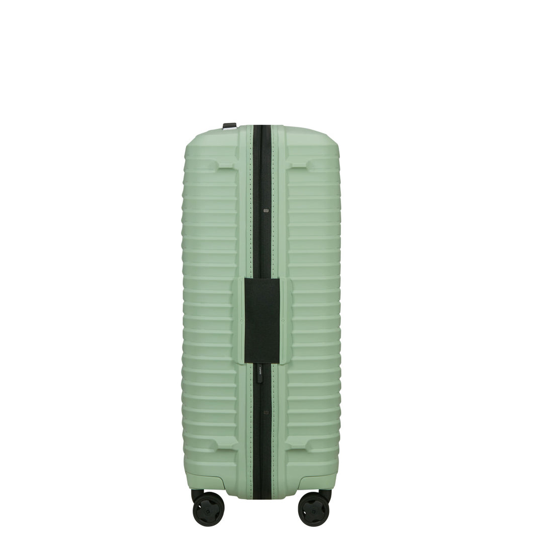 Zijkant van de Samsonite Upscape 68 middelmaat koffer in Soft-sage #kleur_soft-sage