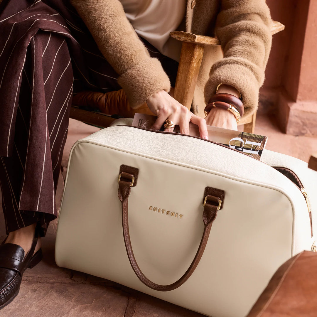 De SUITSUIT Weekender uit de Serenity collectie Whisper-white in gebruik #kleur_whisper-white
