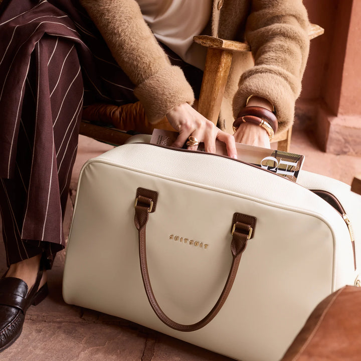 De SUITSUIT Weekender uit de Serenity collectie Whisper-white in gebruik #kleur_whisper-white