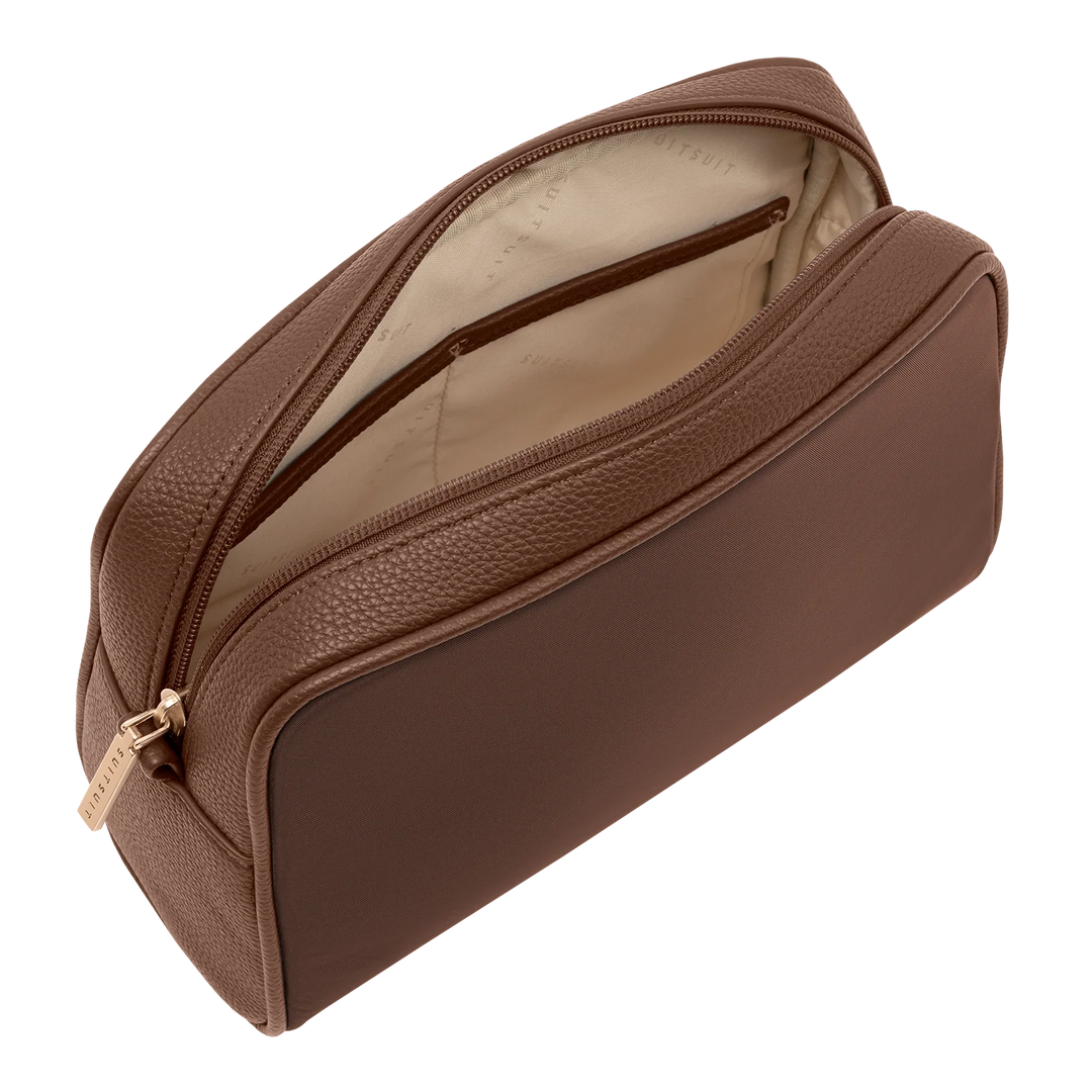 Binnenkant van de SUITSUIT beauty set in chocolade grote toilettas kleur_chocolade