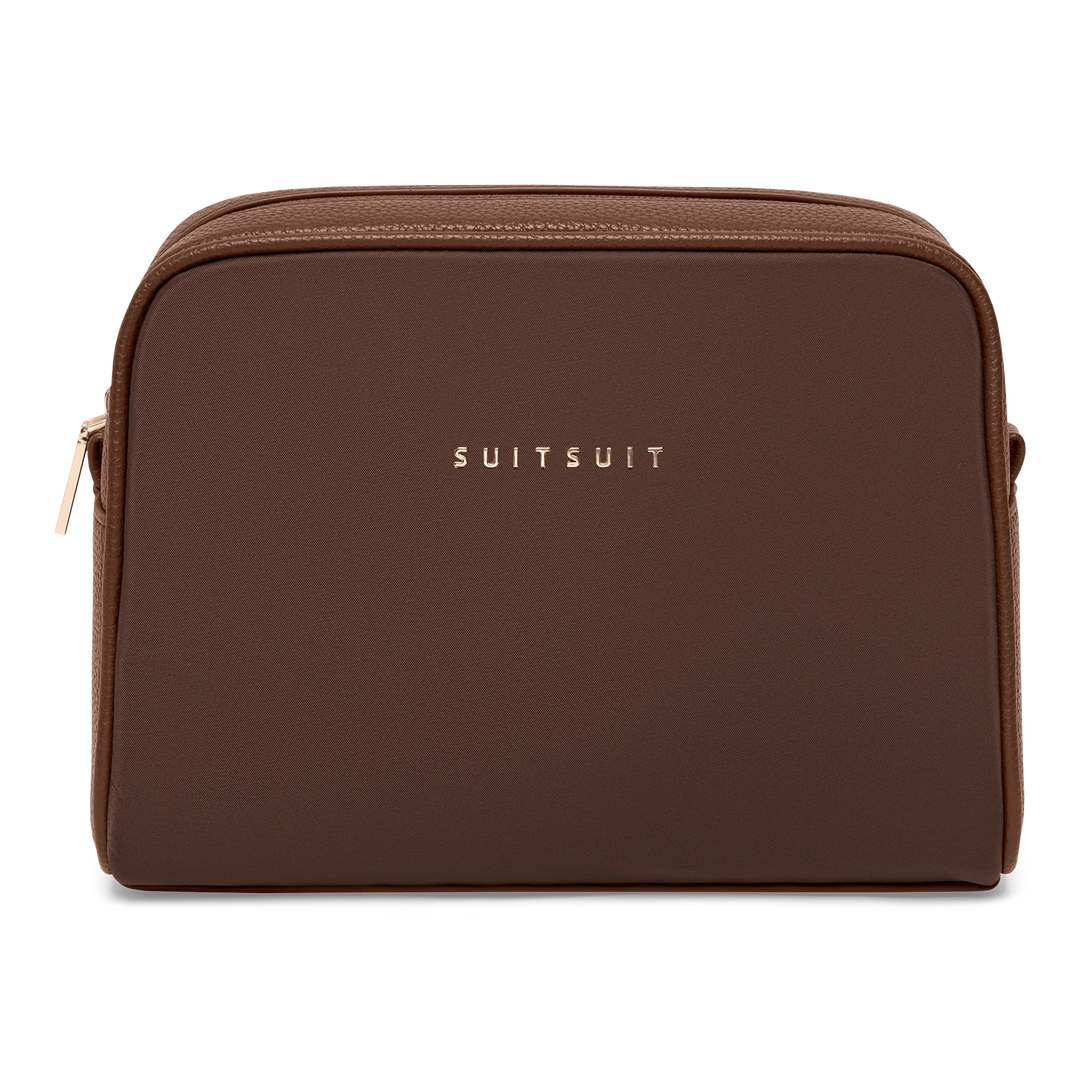 Voorkant van de SUITSUIT beauty set in chocolade grote toilettas #kleur_chocolade