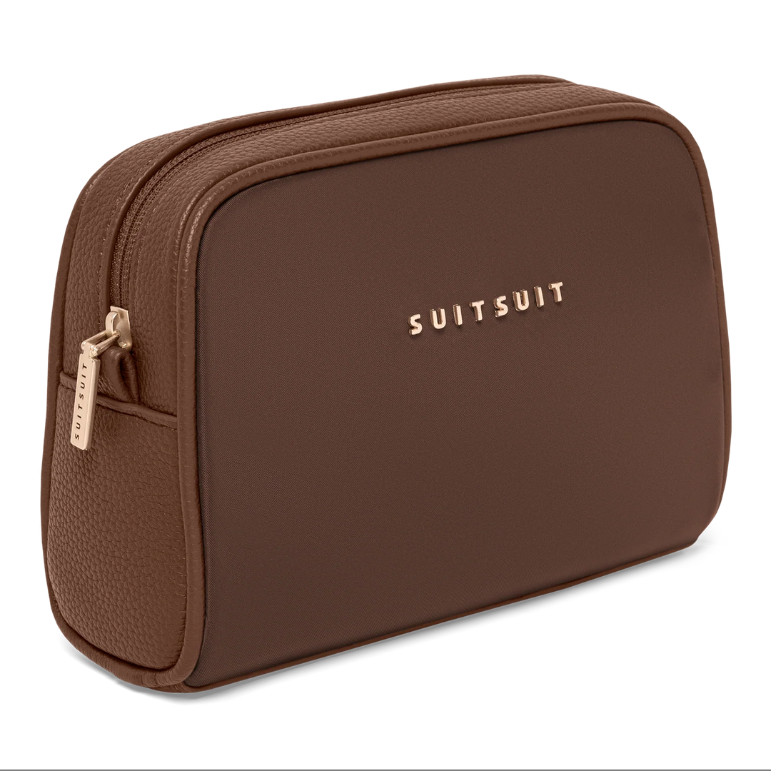 Voorzijde van de SUITSUIT beauty set in chocolade kleine toilettas #kleur_chocolade
