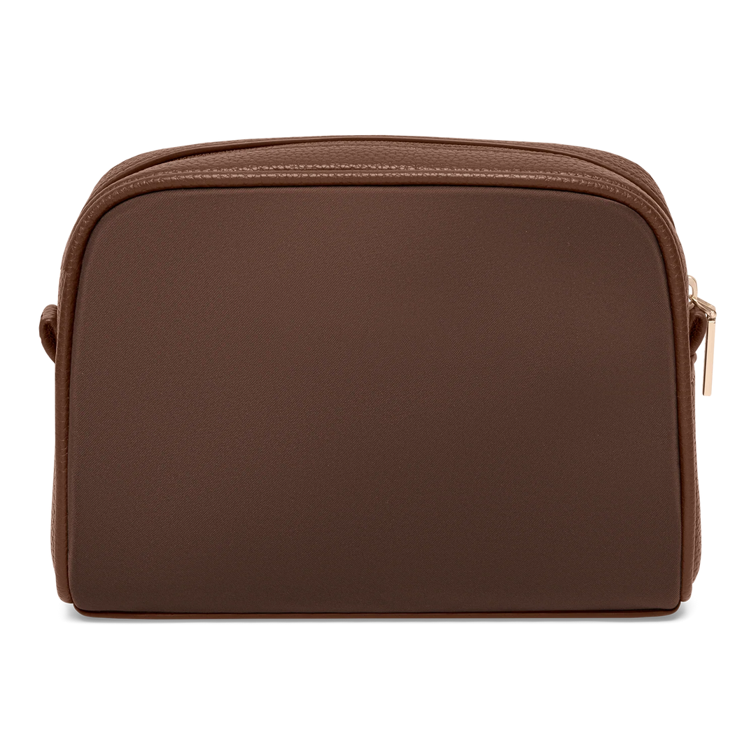Achterkant van de kleine toilettas in chocolade #kleur_chocolade