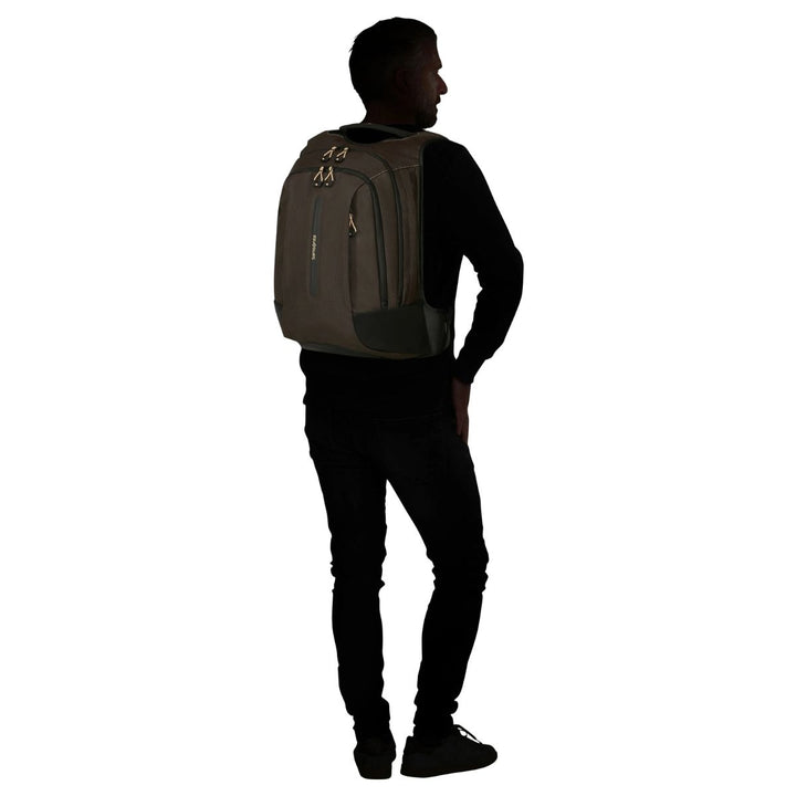 De Samsonite Ecodiver laptop rugzak L Coffee-Bean in gebruik #kleur_coffee-bean