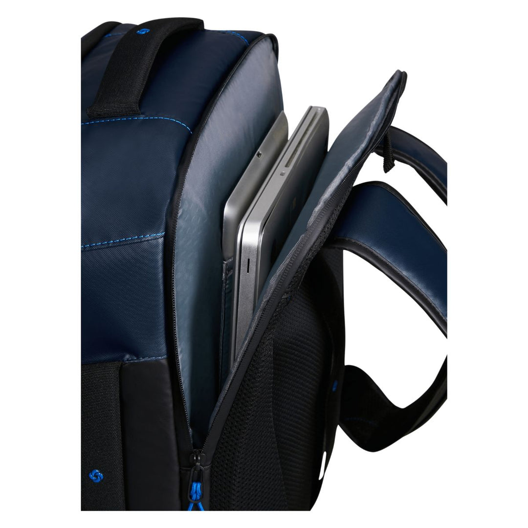 Laptop vak in gebruik van de Samsonite Ecodiver underseater M navy #kleur_navy