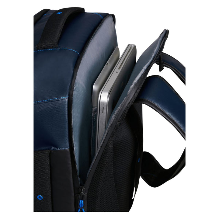 Laptop vak in gebruik van de Samsonite Ecodiver underseater M navy #kleur_navy
