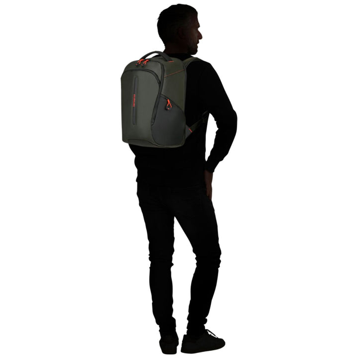 Op model van de Samsonite Ecodiver XS underseater donkergroen #kleur_donkergroen
