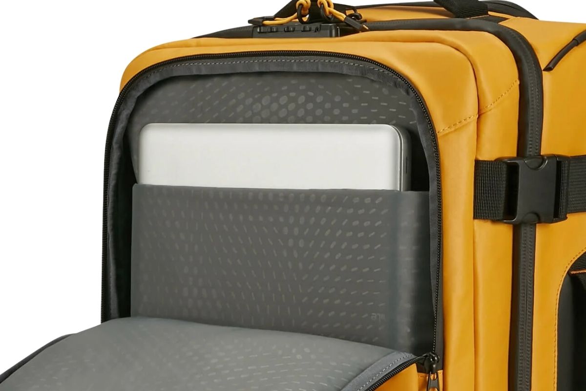 Voorvak met laptop sleeve