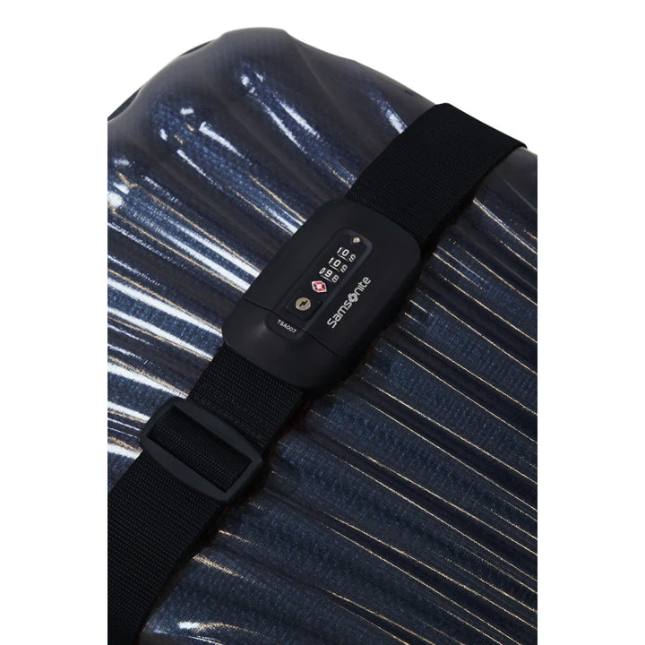 De Samsonite koffer riem met cijverslot black in gebruik #kleur_black