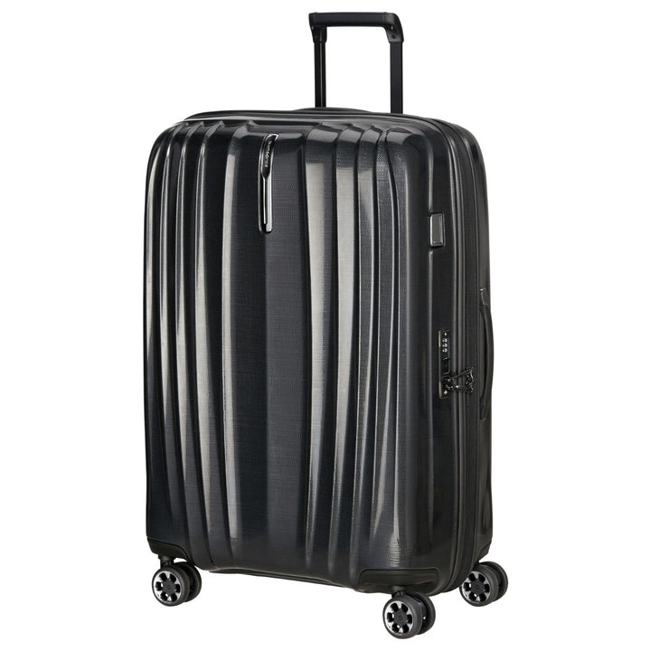 Voorzijde van de grote 76 NEXIS ruimbagage koffer in het black #kleur_black
