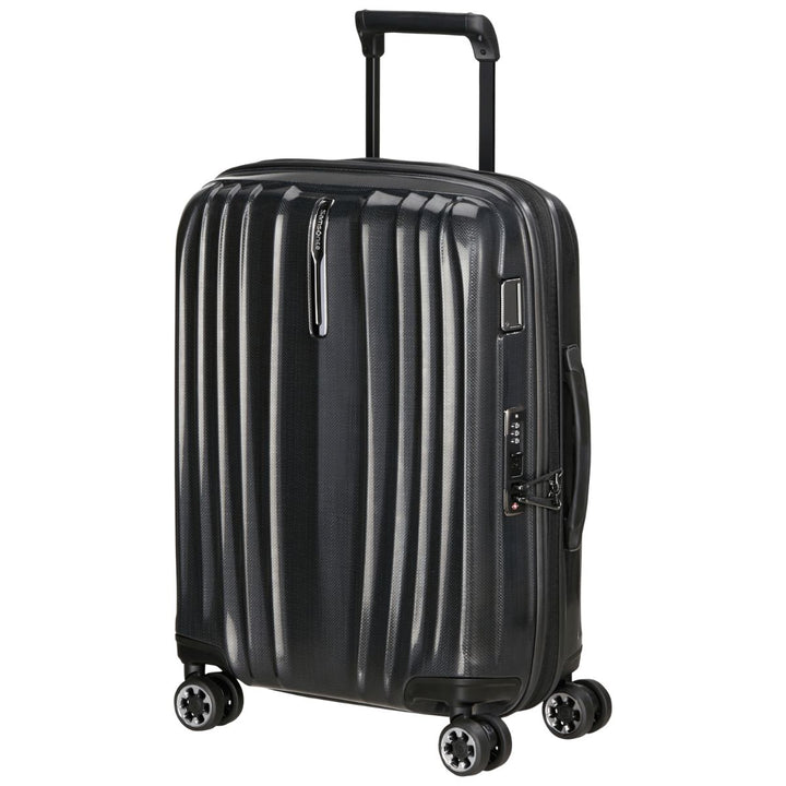Voorzijde van de Samsonite NEXIS handbagage koffer in het black #kleur_black