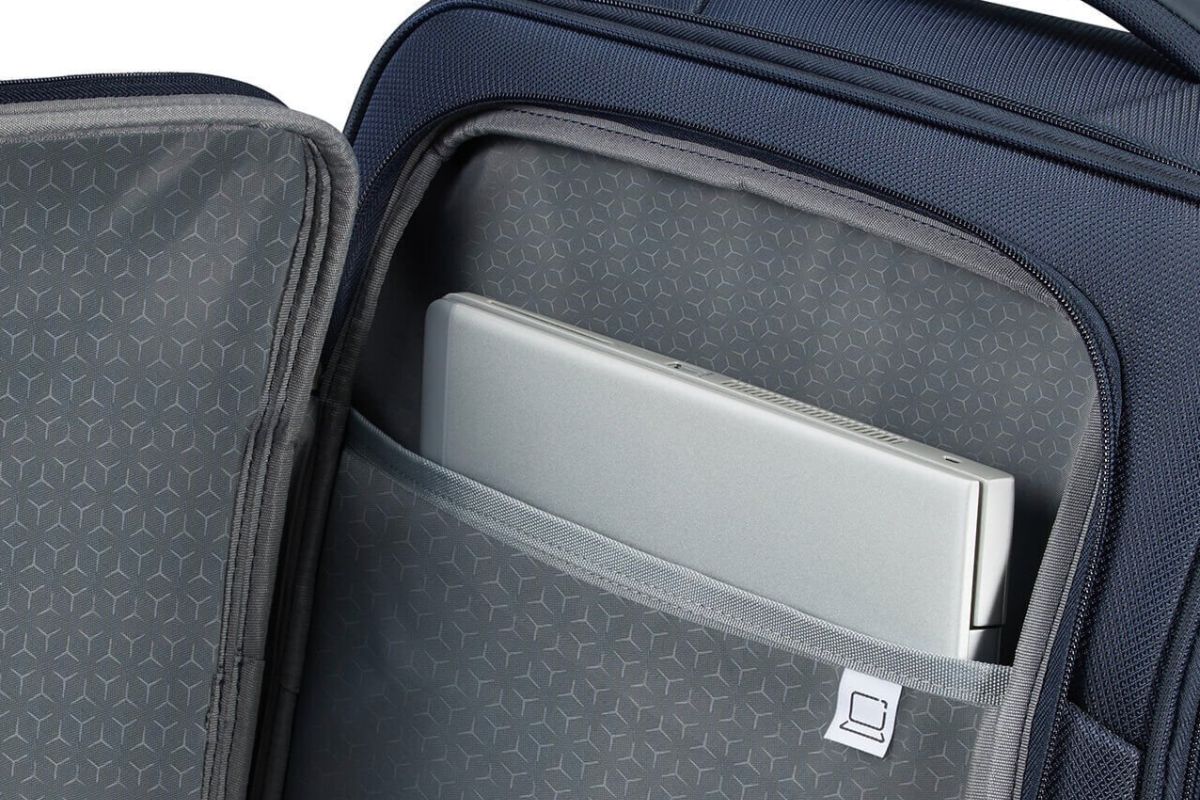 Ruim en praktisch laptopcompartiment