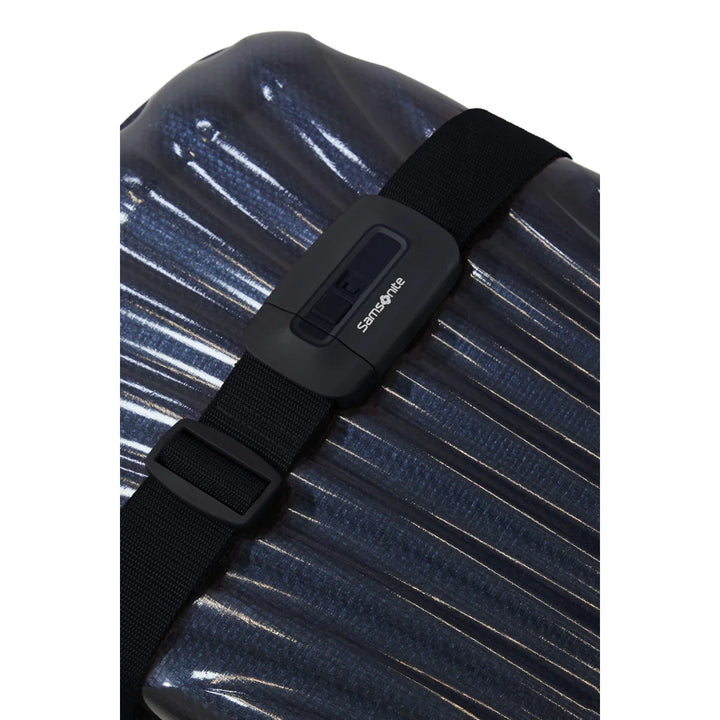 De Samsonite Luggage strap kofferriem in het black in gebruik #kleur_black