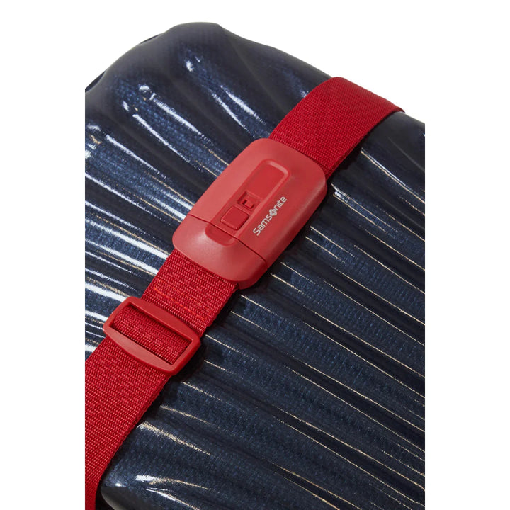De Samsonite Luggage strap kofferriem in het rood in gebruik #kleur_rood