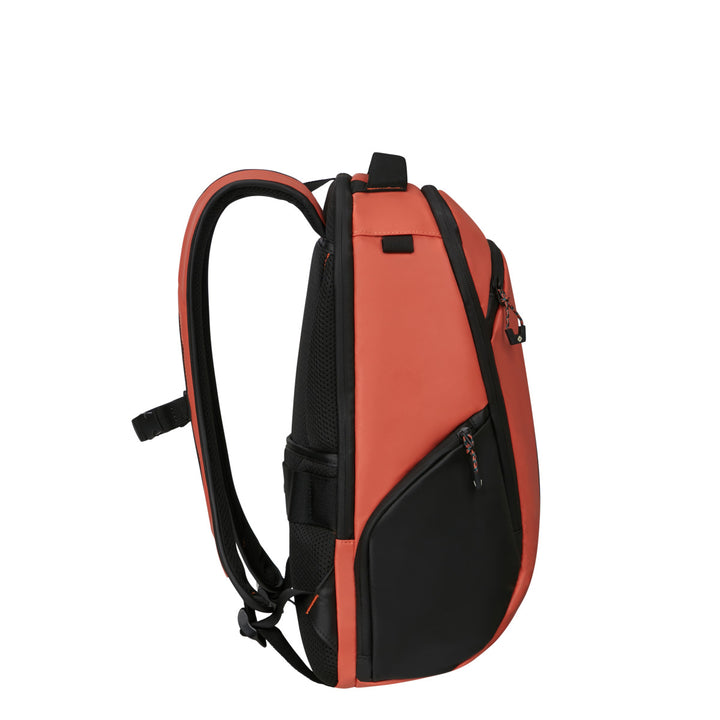 Zijkant van de Samsonite Ecoidver USB M laptop rugzak in clay #kleur_clay