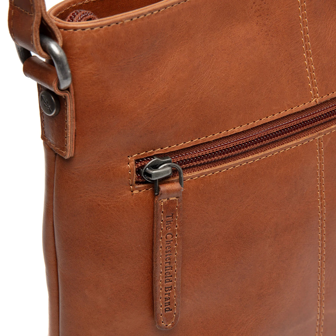 Achtervak van The Chesterfield Navene leren crossbody tas cognac #kleur_cognac