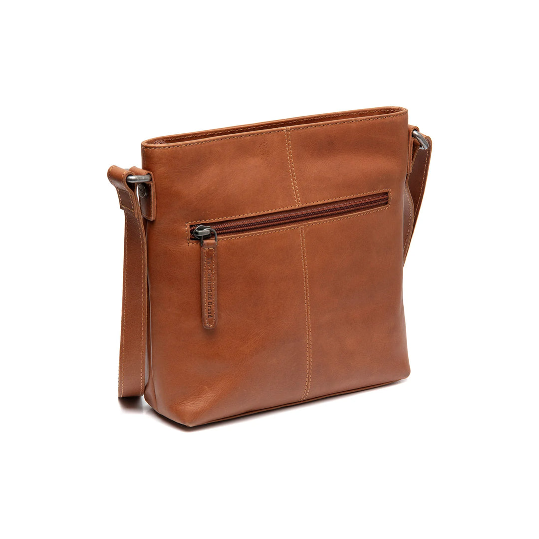 Achterkant van The Chesterfield Navene leren crossbody tas cognac #kleur_cognac