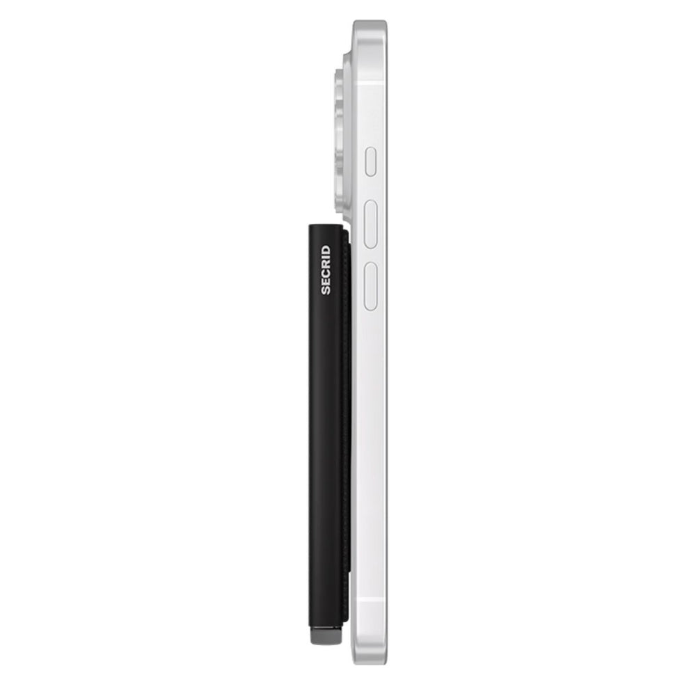 Secrid Magsafe card portector in gebruik #kleur_black