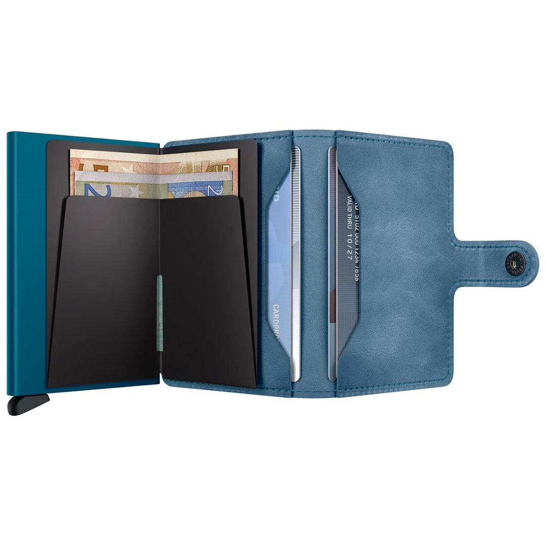 Binnenkant in gebruik van de Secrid mini wallet teal #kleur_teal
