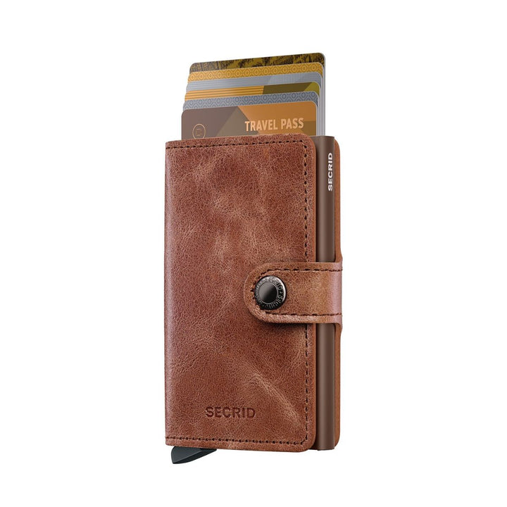 Voorkant in gebruik van de Secrid mini wallet vintage cognac-brown #kleur_cognac-brown