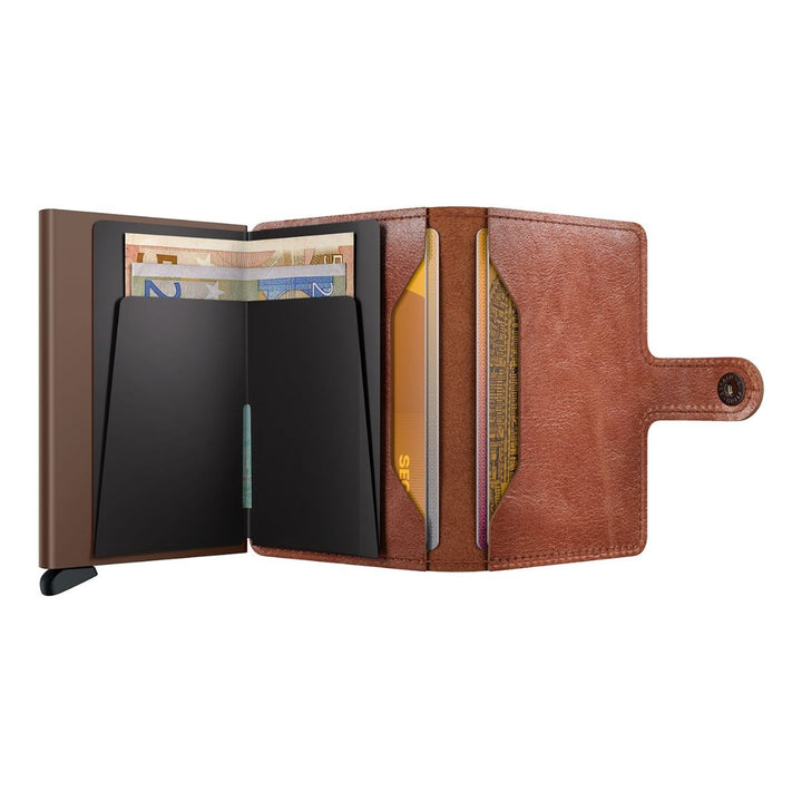 Binnenkant in gebruik van de Secrid mini wallet vintage cognac-brown #kleur_cognac-brown