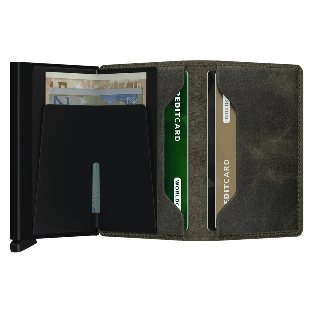 De Secrid slimwallet in olijf in gebruik #kleur_olijf