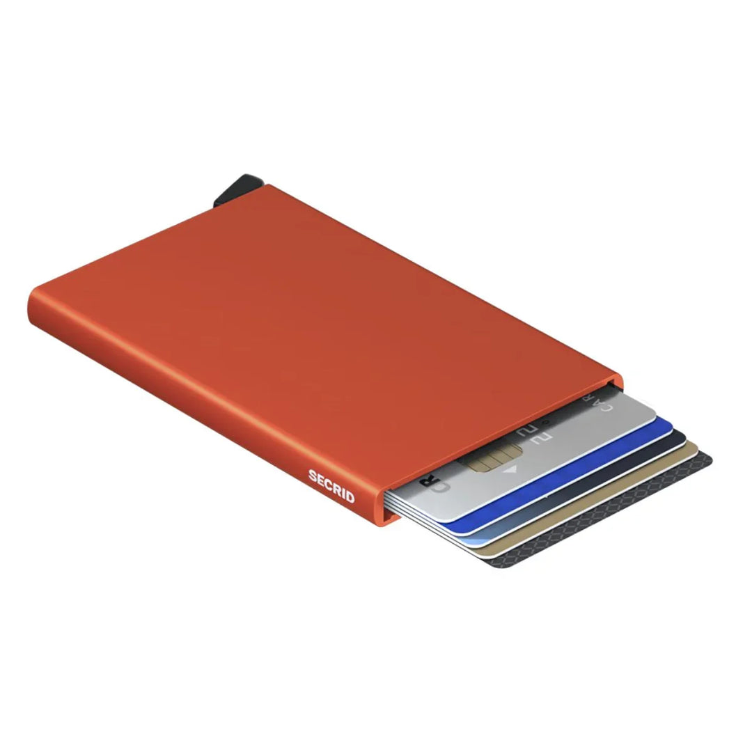 De Secrid Card protector in oranje in gebruik #kleur_oranje