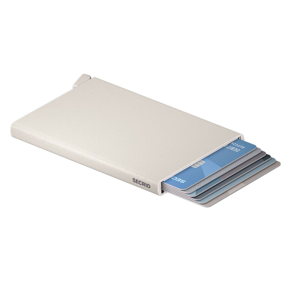 De Secrid Card protector in powder wit in gebruik #kleur_wit