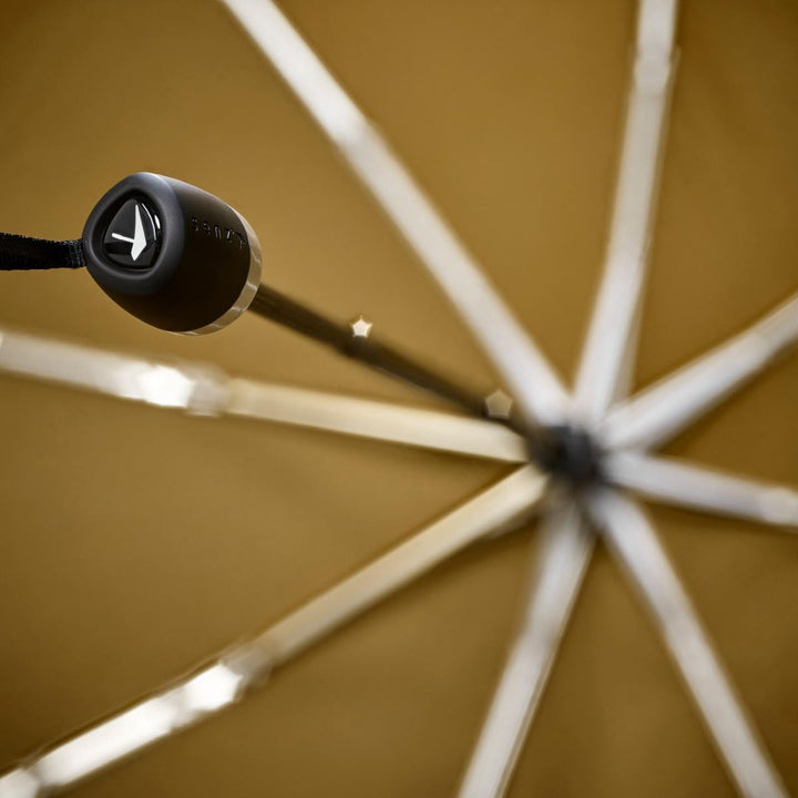 Binnenkant van de Senz Manual storm paraplu golden palm #kleur_golden-palm