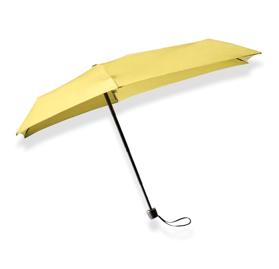 Voorkant van de Senz micro opvouwbare storm paraplu citron #kleur_citron