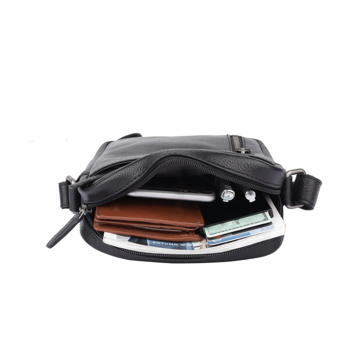 Binnenkant in gebruik van de Sparwell Savion Crossbodytas zwart #kleur_zwart