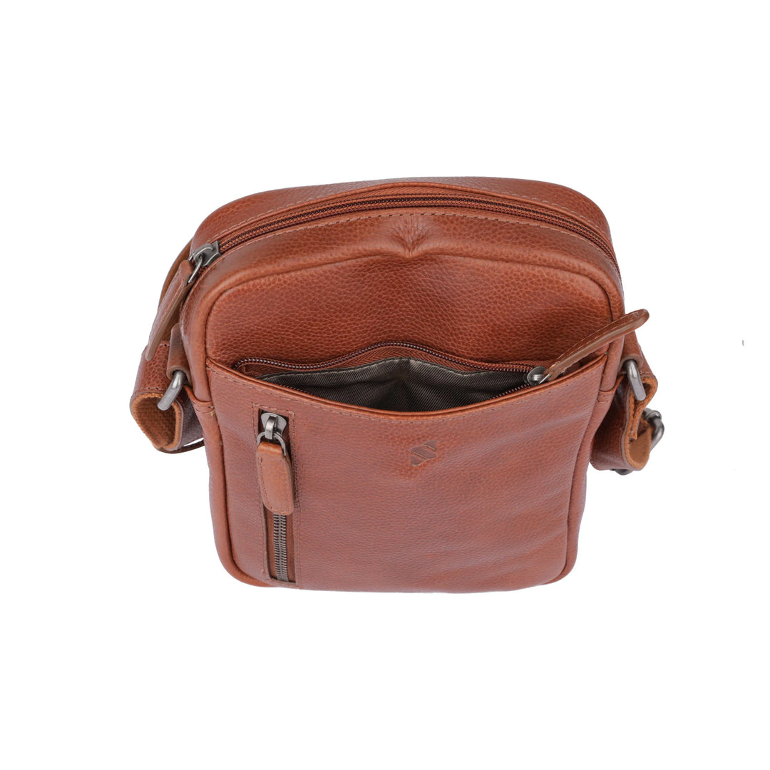 Voorkant van de Sparwell Savion Crossbodytas cognac #kleur_cognac