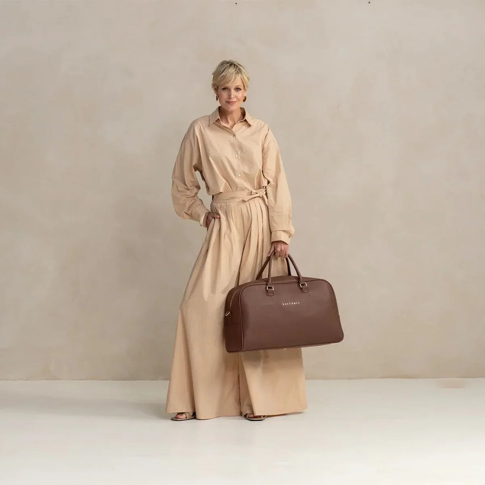 Voorkant met model van de SuitSuit Weekendeer Rawhide #kleur_rawhide