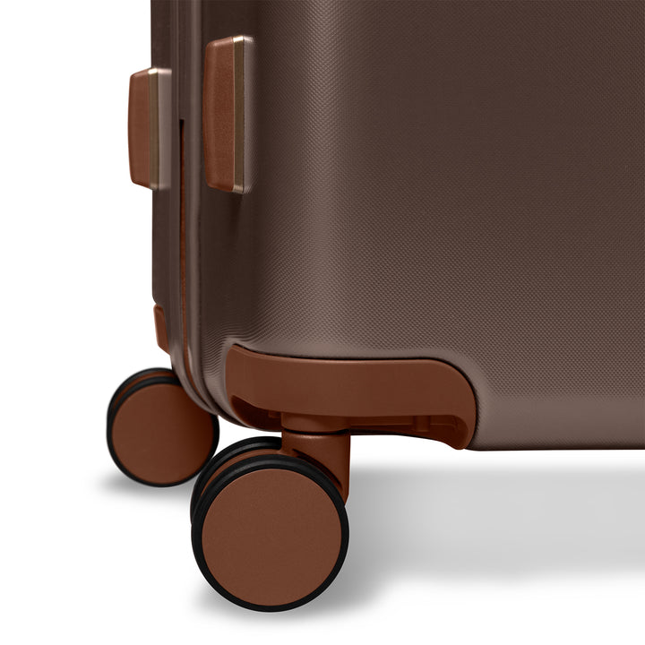Wielen van de SUITSUIT Serenity middelmaat koffer 66 in chocolade #kleur_chocolade