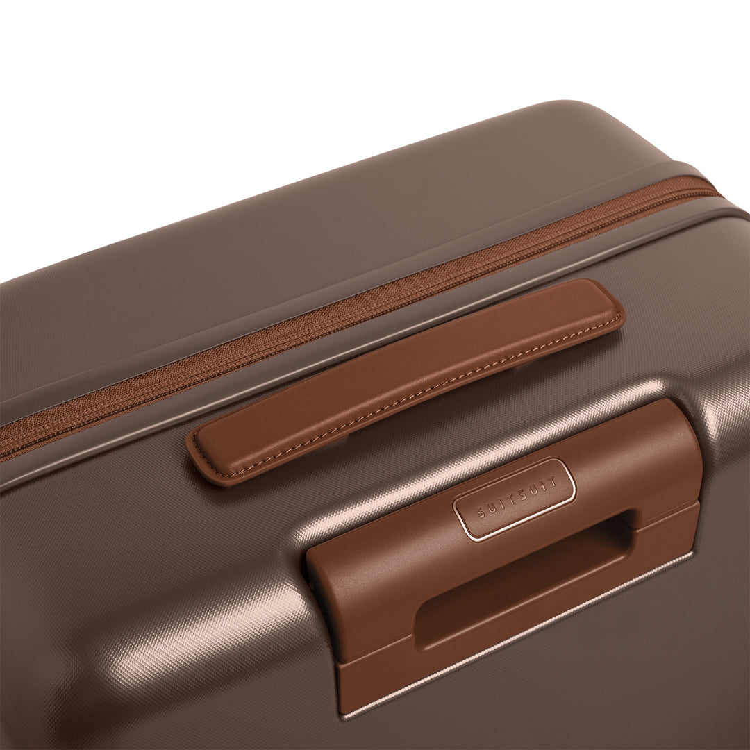 Bovenkant van de SUITSUIT Serenity middelmaat koffer 66 in chocolade #kleur_chocolade