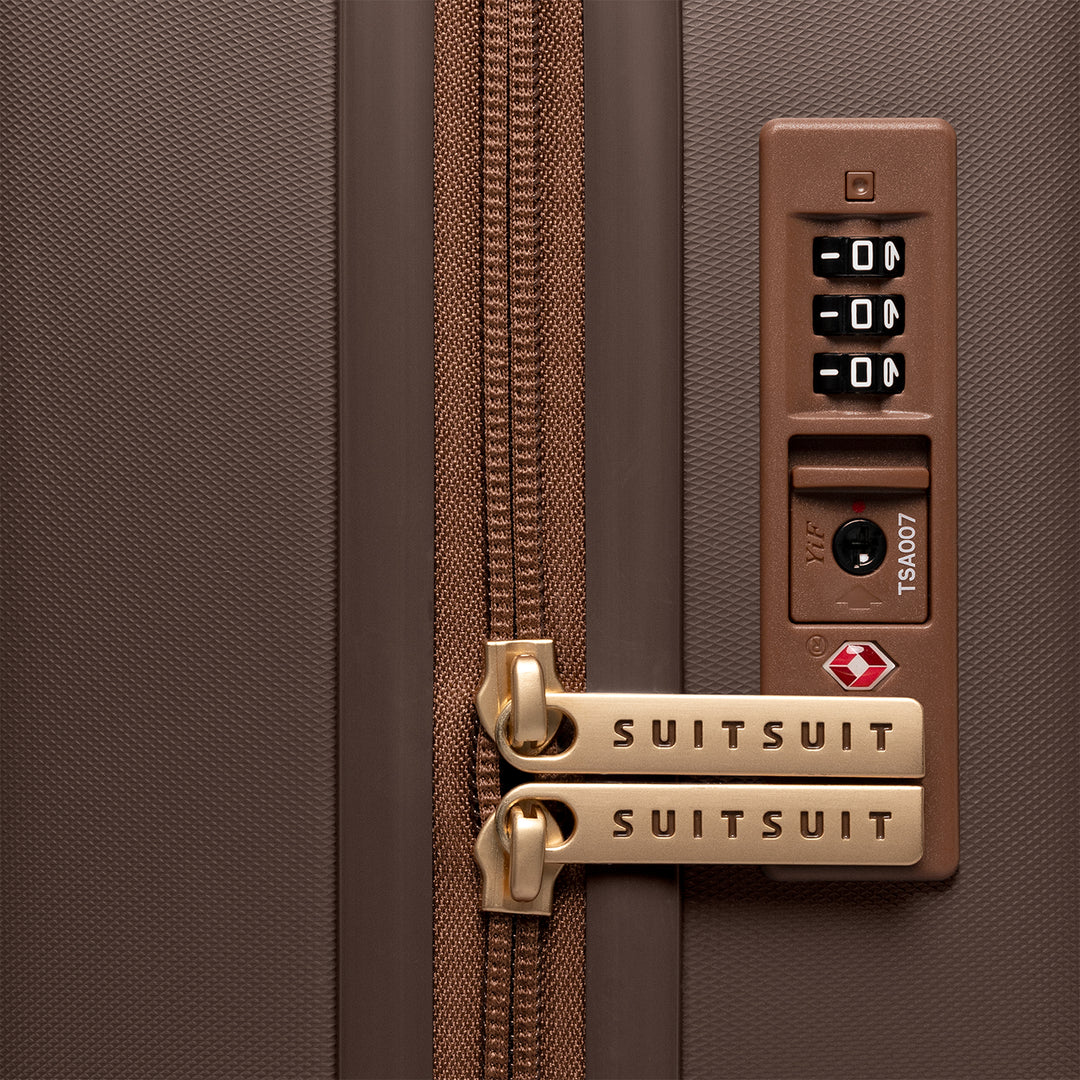 TSA slot van de grote 76 ruimbagage koffer uit de SUITSUIT Serenity collectie in chocolade #kleur_chocolade