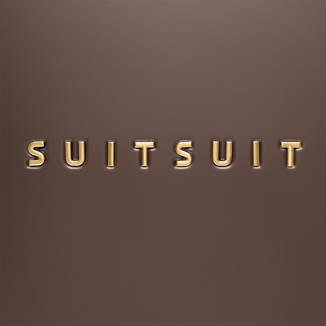 Logo van de grote 76 ruimbagage koffer uit de SUITSUIT Serenity collectie in chocolade #kleur_chocolade