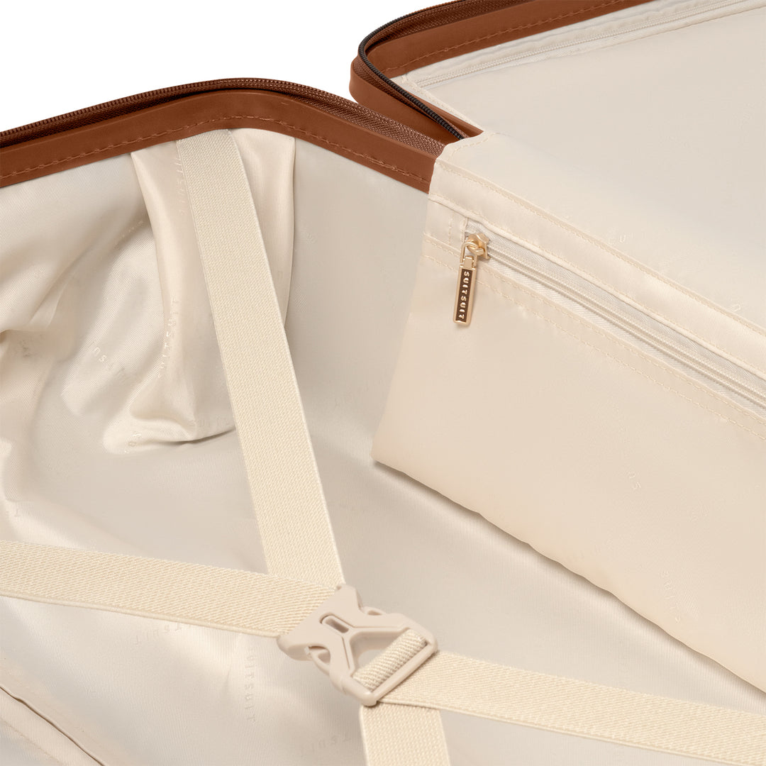 Binnenkant van de SUITSUIT Serenity middelmaat koffer 66 in caramel #kleur_caramel