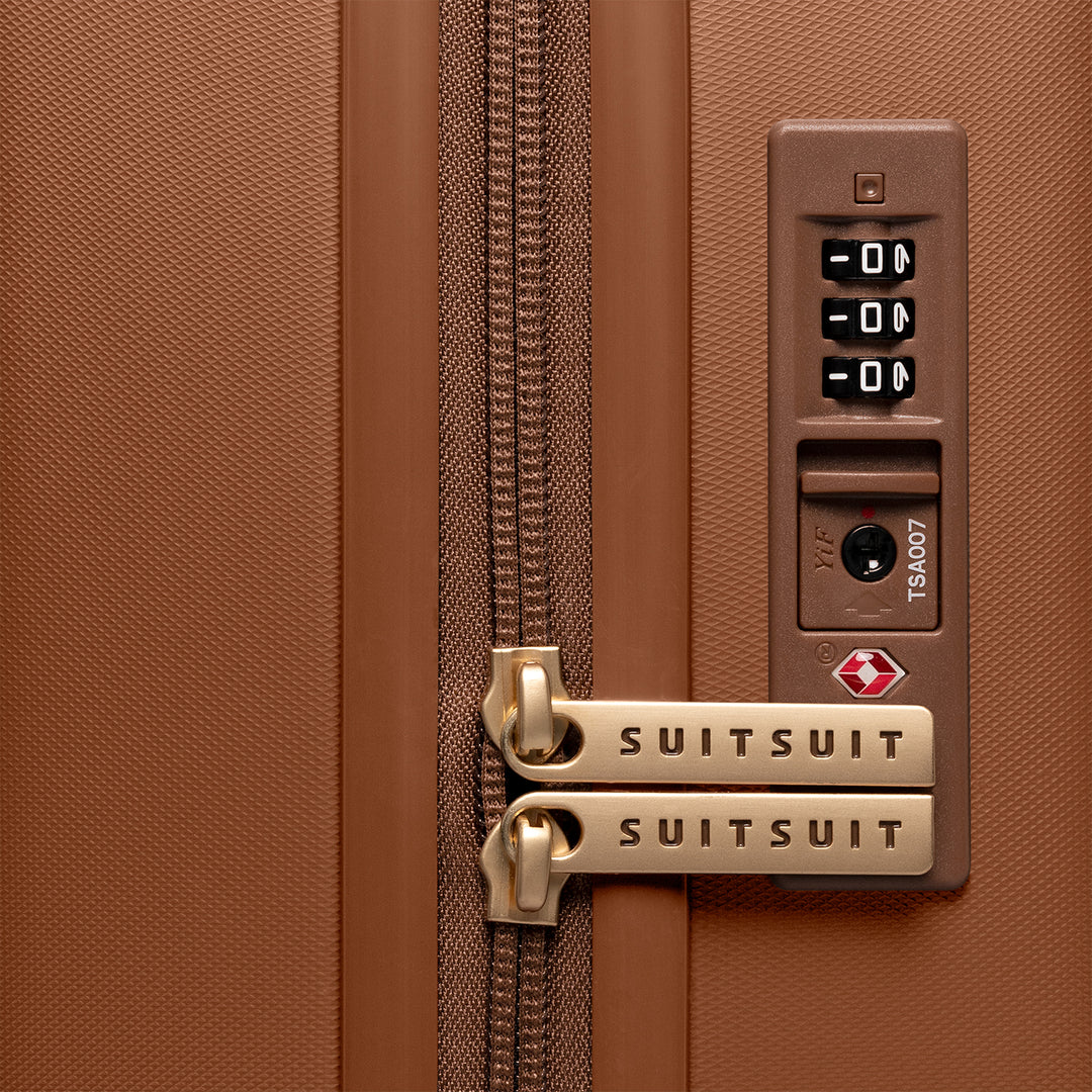 TSA slot van de grote 76 ruimbagage koffer uit de SUITSUIT Serenity collectie in caramel #kleur_caramel