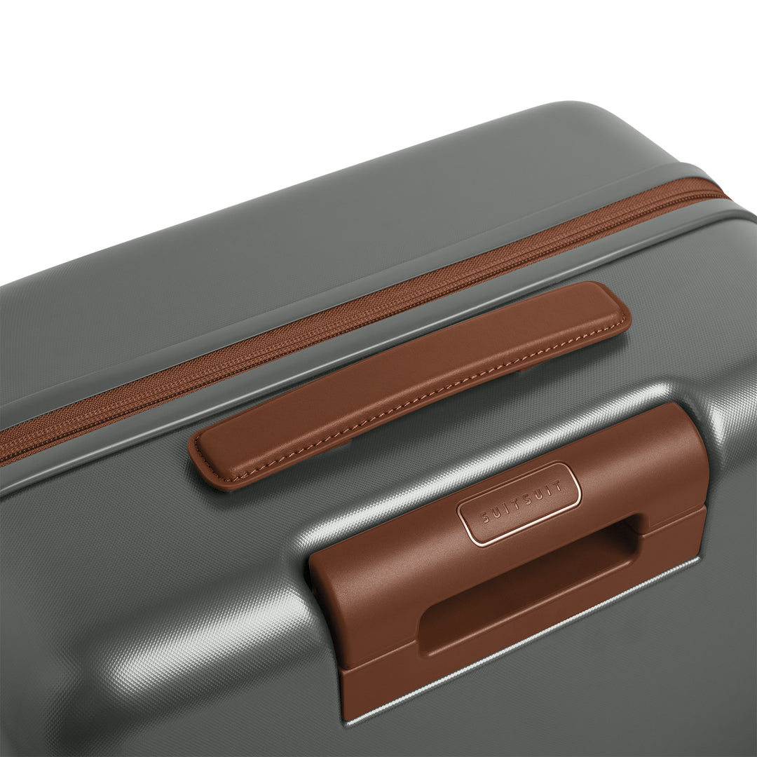 Bovenkant van de grote 76 ruimbagage koffer uit de SUITSUIT Serenity collectie in atlantic-deep #kleur_atlantic-deep
