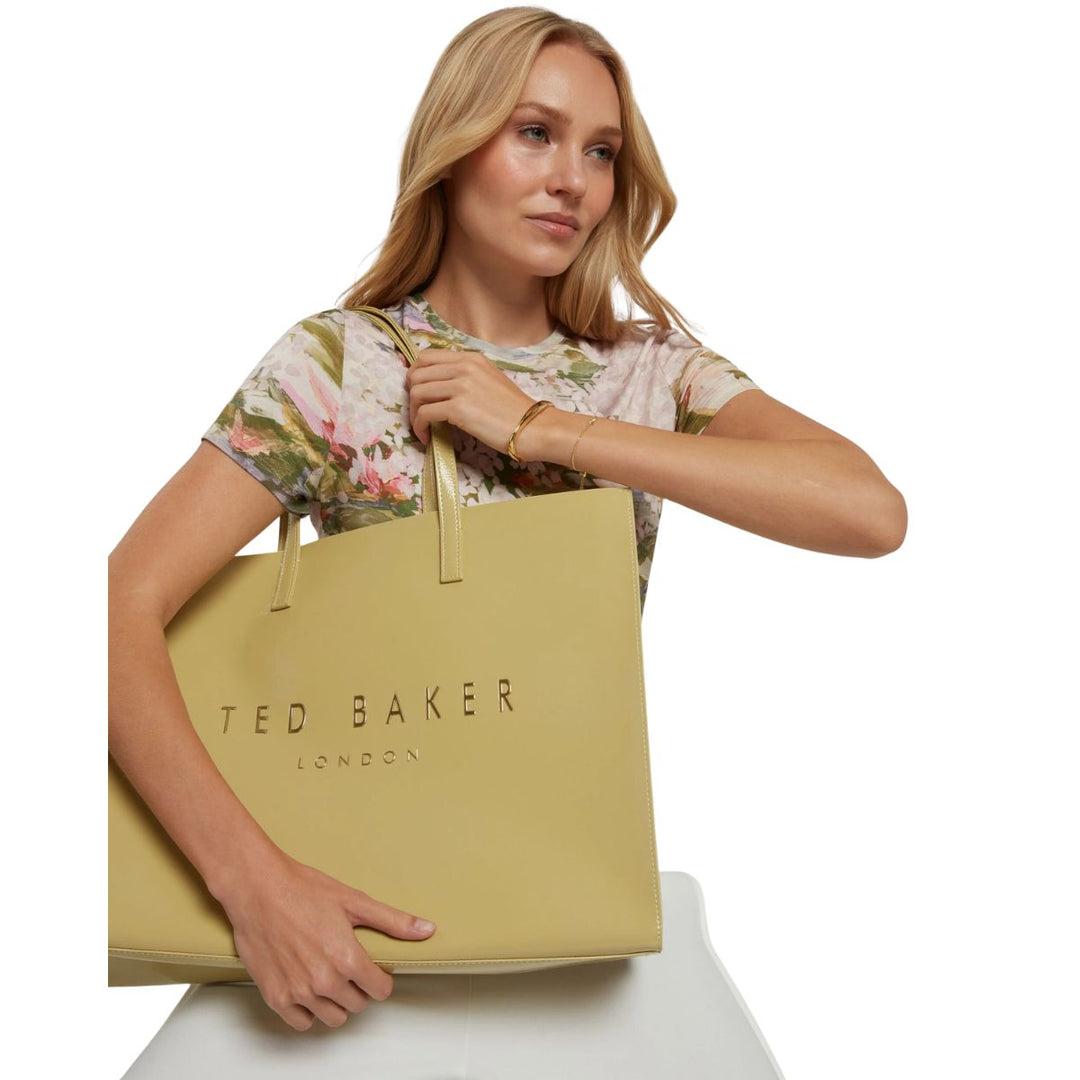 De Ted Baker Crinkon geel in gebruik #kleur_geel