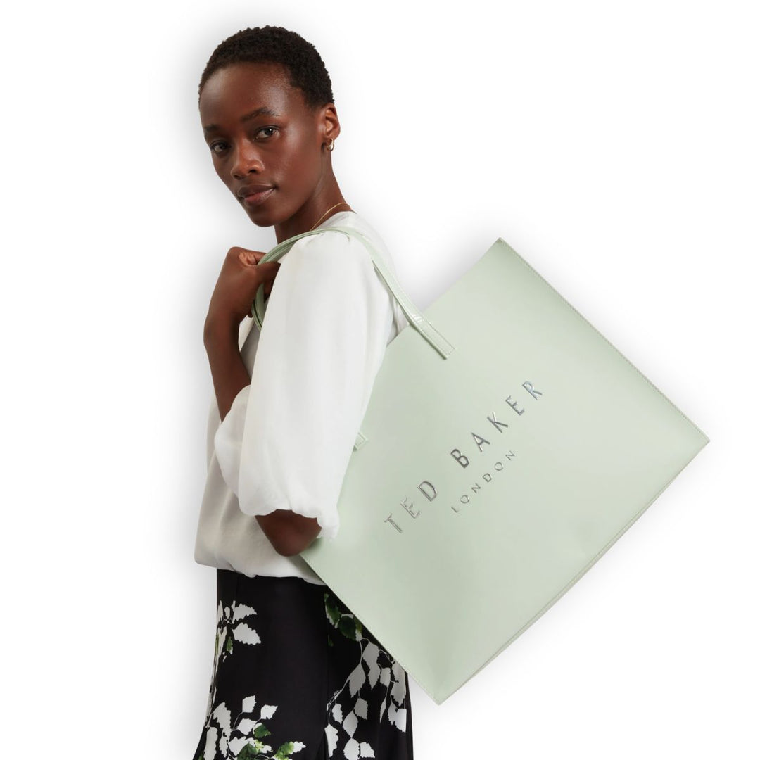 De Ted Baker Crinkon lite green in gebruik #kleur_lite-green