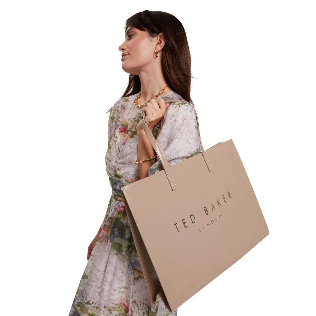 De Ted Baker Crinkon stone in gebruik #kleur_stone