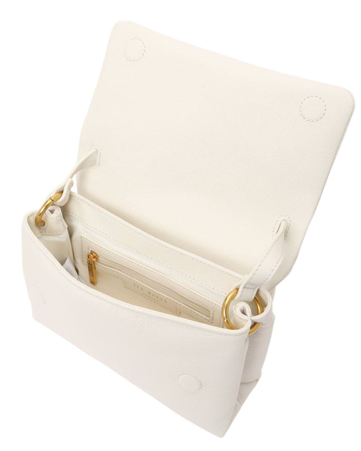 Binnenkant van de Ted Baker Marrisa padded leren crossbody tas Beige #kleur_beige