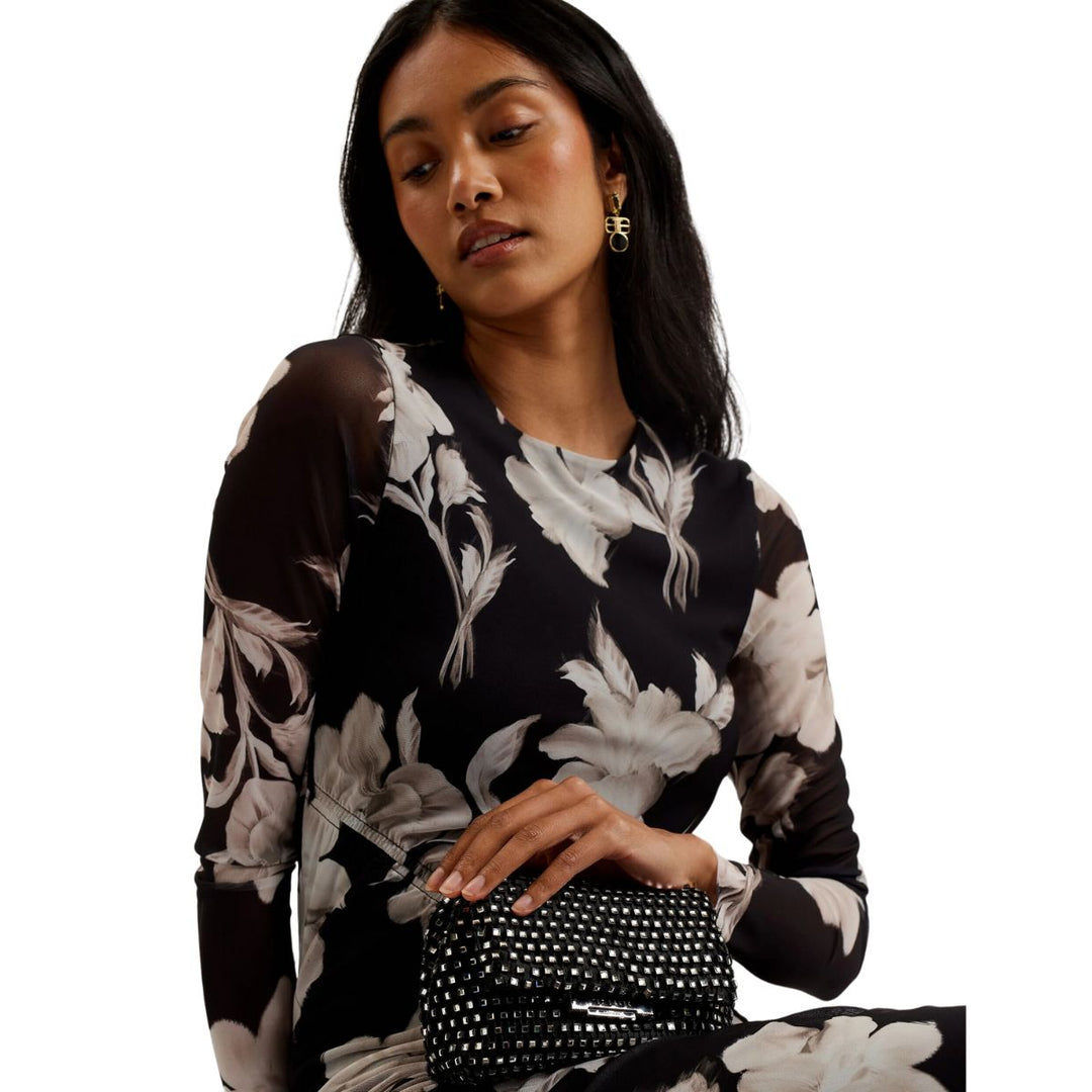 De Ted Baker _Glitszi glitter tasje in het zwart in gebruik #kleur_zwart