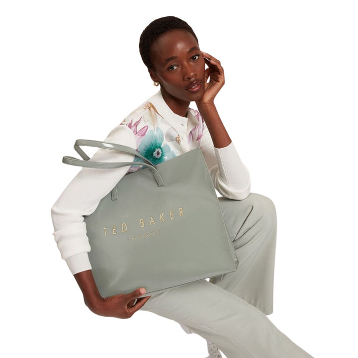 De Ted Baker Crinkon grijs in gebruik #kleur_grijs