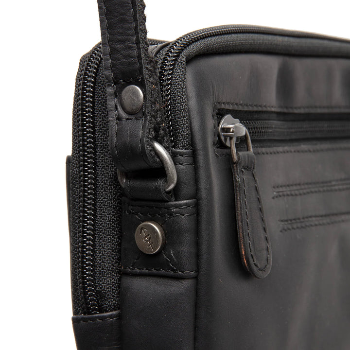 Details van het leer van the Chesterfield leren schoudertas zwart #kleur_zwart